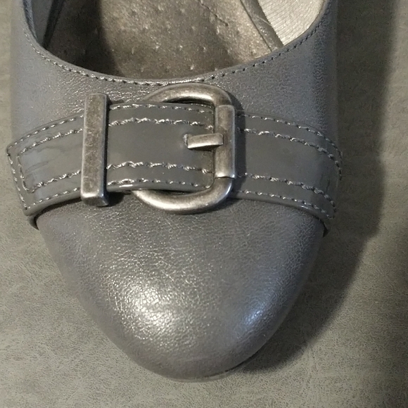 Life Stride Gray Women's Shoes with Buckle Detail - Picture 3 of 7
